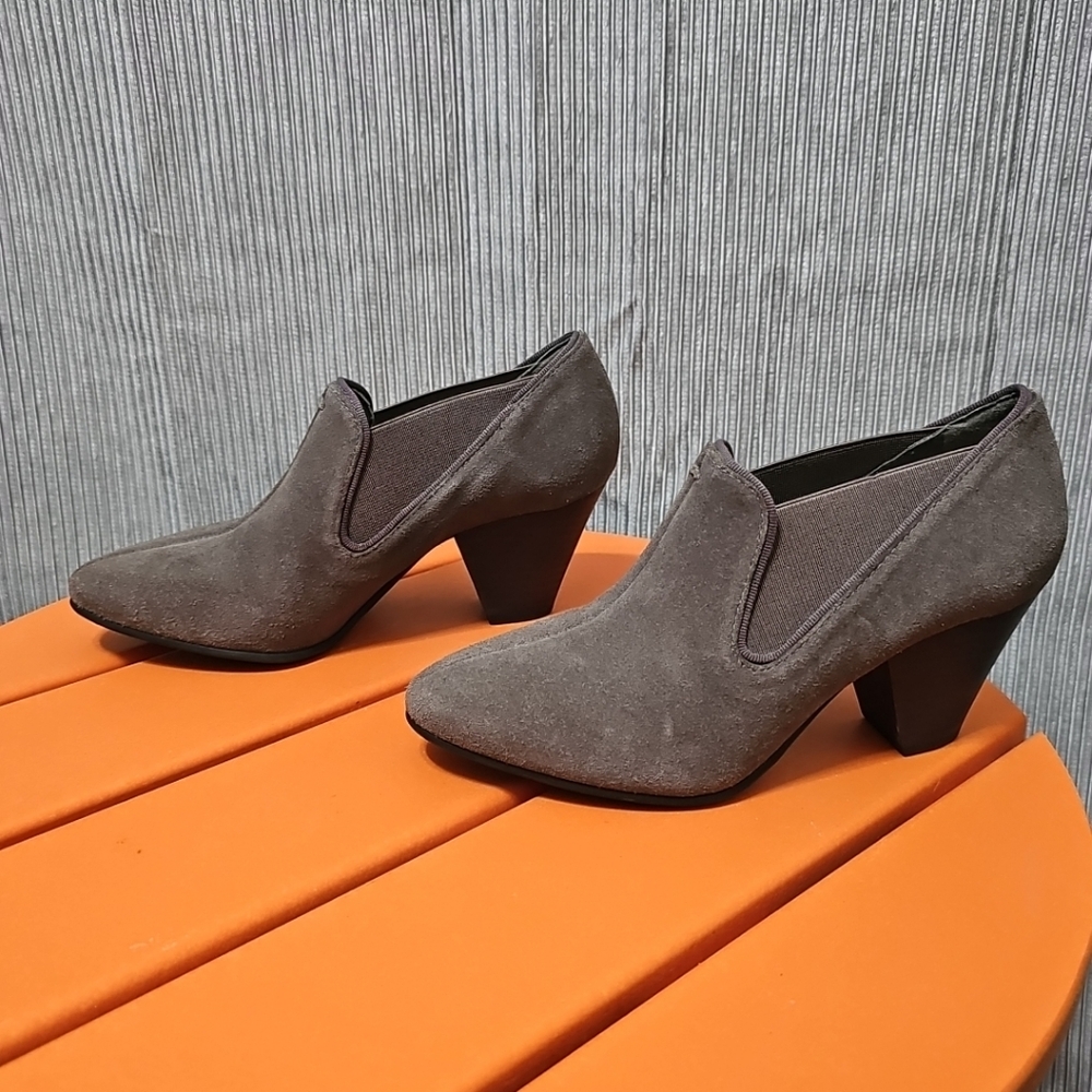 Nurture Adarah Gray Ankle Boots Bootie Suede Women's Size‎ 6M Great PreOwned